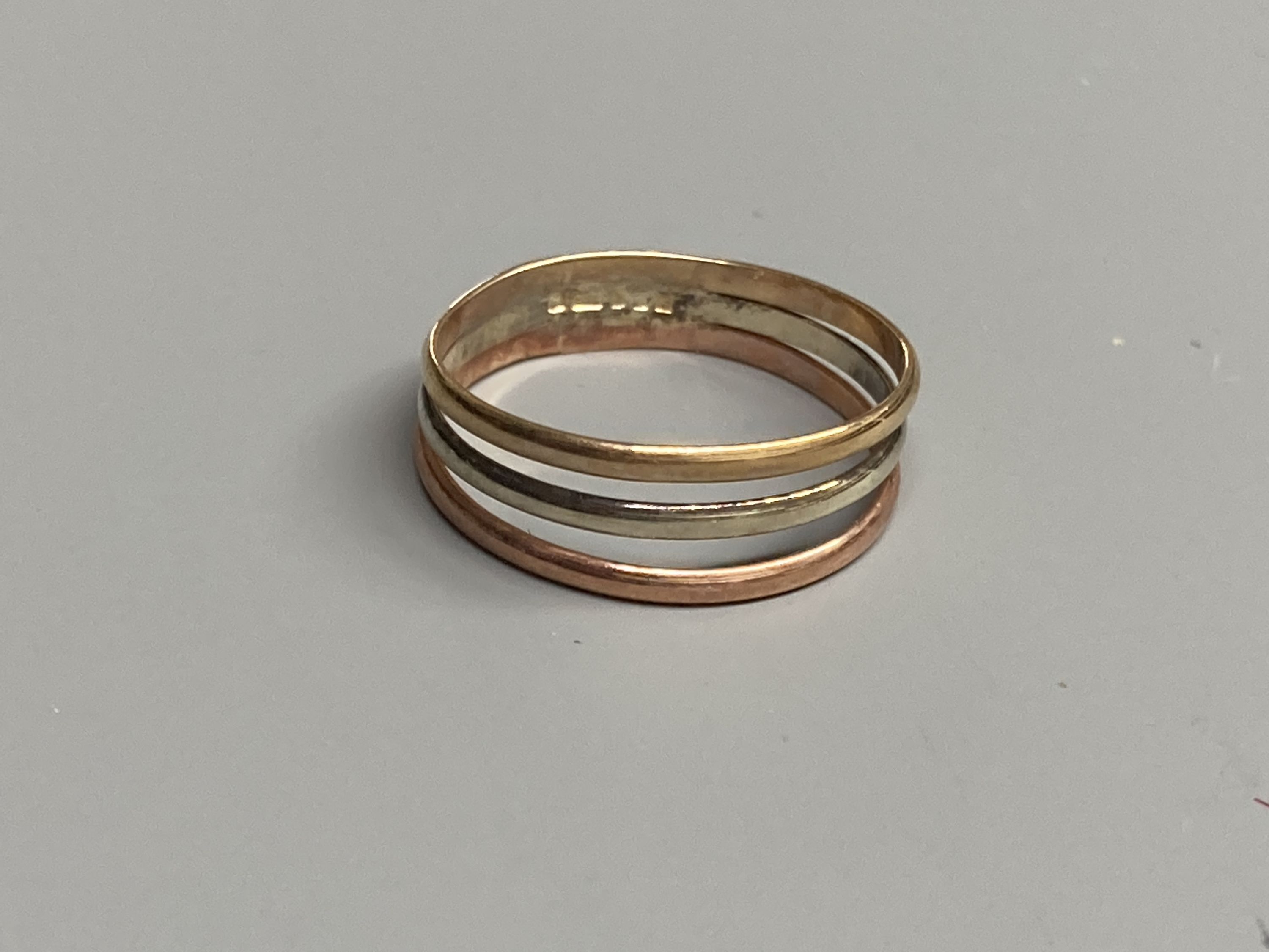 Five assorted modern 9ct gold rings including three colour triple band